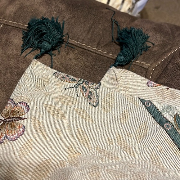 Other - 5 ft table runner